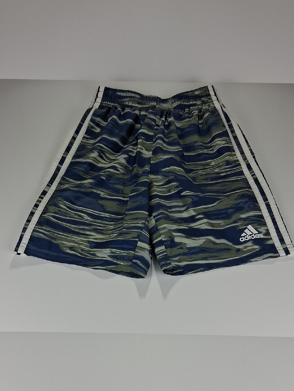 Boys adidas Navy & Olive Camo Athletic Shorts Size Medium (10/12) w/ Drawstring